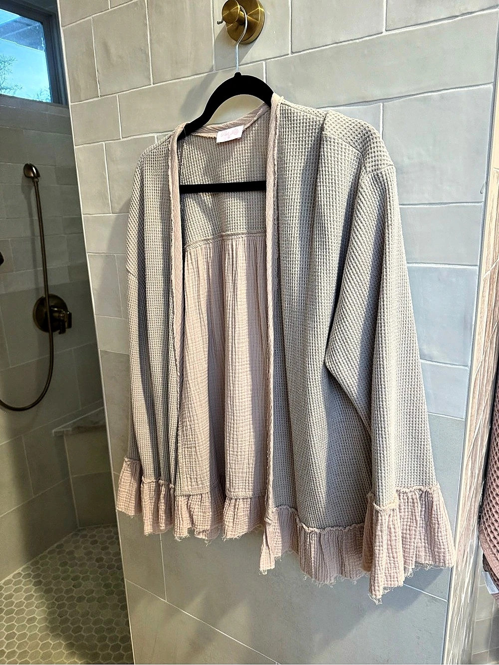 Pink Lily Ruffle Trim Cardigan in Cream & Pink Like New. Size med15